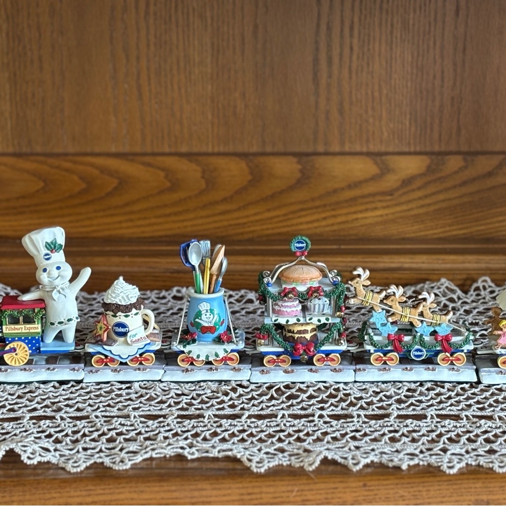 Pillsbury Doughboy 2002 6 piece train set by Danbury Mint